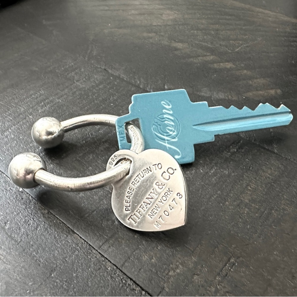 ❌SOLD❌ 🎉HP🎉 Tiffany & Co. Sterling RETURN TO TIFFANY Heart Tag Keyring - Picture 2 of 13